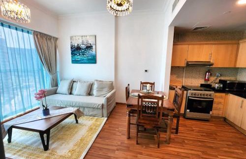 Business Bay Apartment | Bright and Luxury 1 Bedroom on Canal