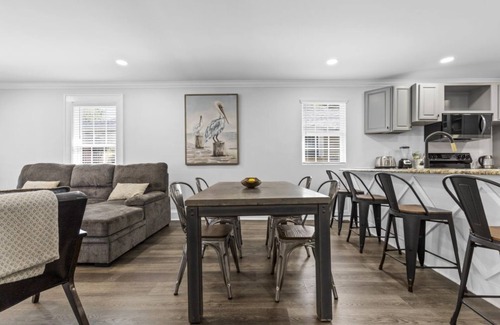 Villa Heights House | Bright and Modern - Close to Everything