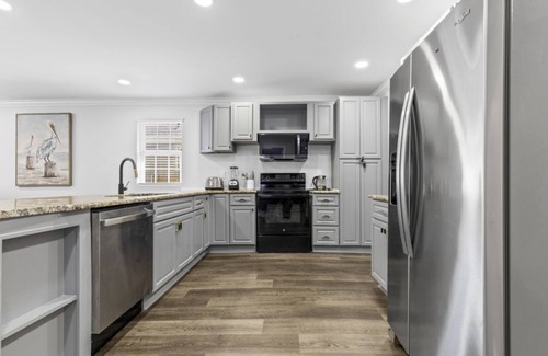 Villa Heights House | Bright and Modern - Close to Everything