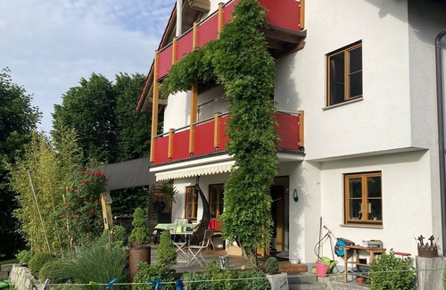 Bitzenhofen Apartment | Bright and spacious dwelling with balcony and alpine view