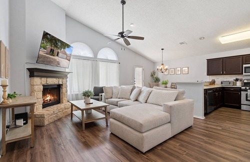 Springbrook House | Bright and spacious 3B home in Round Rock