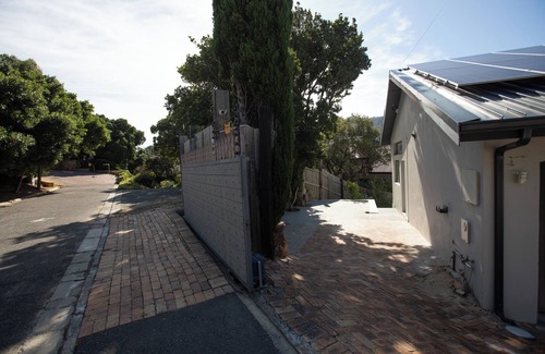 Scott Estate House | Bright and spacious home with private pool