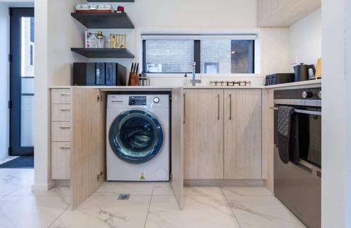 Addington House | Bright and Stylish 2BR Near Addington Park