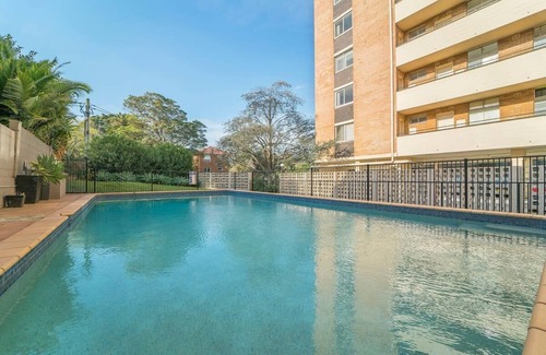 Neutral Bay Apartment | Bright and Sunny Studio Apartment