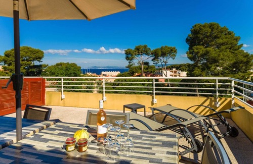 Le Brusc Apartment | Bright Apartment in Le Brusc