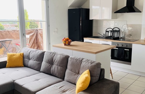 Beaumont-sur-Oise Apartment | Bright apartment