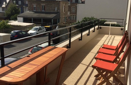 Pleneuf-Val-Andre Apartment | Bright apartment sea and shops a few steps, equipped as at home