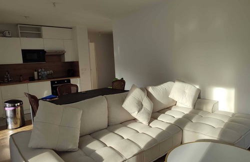 L'Hay-les-Roses Apartment | Bright apartment near Paris, terrace, parking