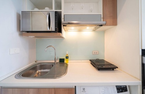 Bang Tao Apartment | Bright apartment at Boat Avenue- fast WIFI, washer