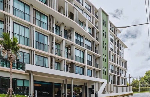 Bang Tao Apartment | Bright apartment at Boat Avenue- fast WIFI, washer