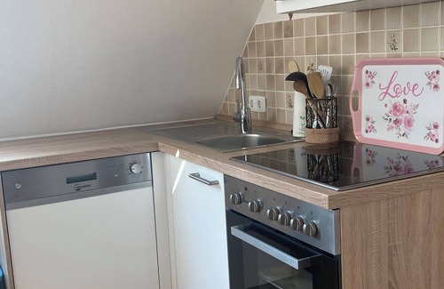 Kating Apartment | bright apartment in a secluded location with a view of nature, pets welcome