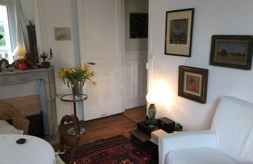 Amerique Apartment | Bright apartment, Metro station at the foot of the building15 minutes from downtown.