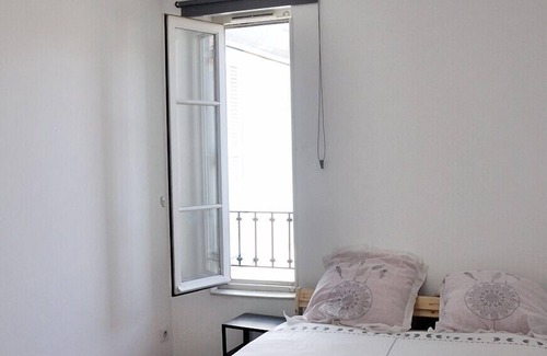 Les Grands Carmes Apartment | Bright apartment - near the Old Port