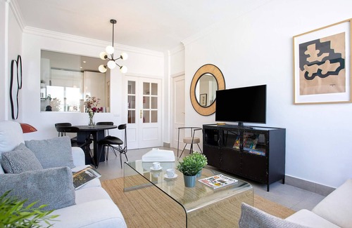 Encarnacion-Regina Apartment | Bright Apartment with Views of Metropol Parasol. Campana