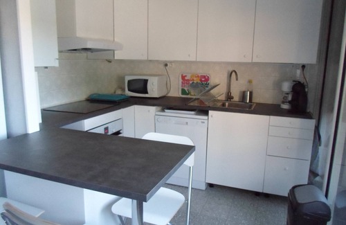 Balaruc-les-Bains Apartment | Bright Apt with WIFI & AC near Thermes