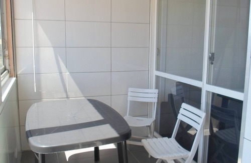 Balaruc-les-Bains Apartment | Bright Apt with WIFI & AC near Thermes