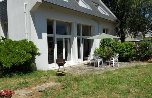 Beg-Meil House | Bright architect house with a large garden