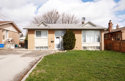 Richmond Hill House | Bright Basement Suite | 2BR + Organic King Bed