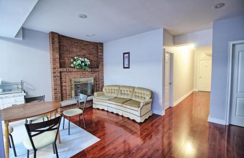 Thornhill House | Bright Basement & Private Bathroom, free Parking