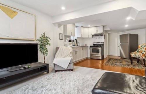 Churchill Meadows House | Bright Basement retreat in Mississauga