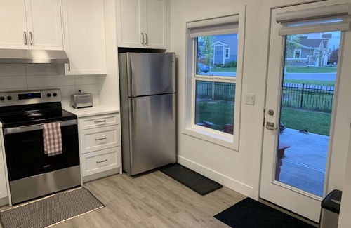 Cochrane Apartment | Bright Basement Suite Close to the Mountainsnn