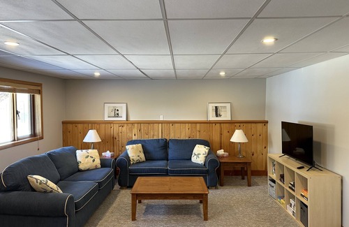 Kootenay Boundary House | Bright Basement Suite on a Goat Farm
