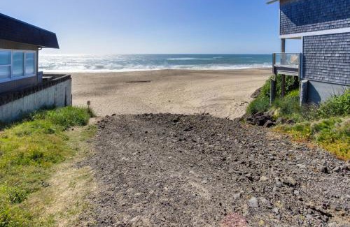 Gleneden Beach House | Bright Beach Town Bungalow