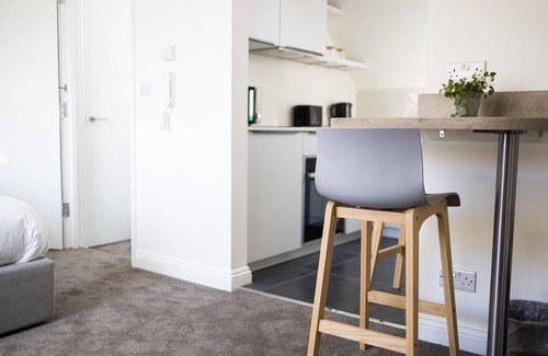 Bristol Apartment | Bright & Beautiful Studio Flat in Bristol