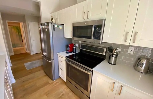 Richmond Condo | Bright, Beautiful Waterfront Luxury Condonn