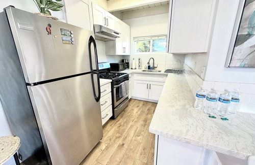 Crown Point Apartment | Bright & Breezy Bay Crown Point Studio +AC +Bikes BLUE HILL