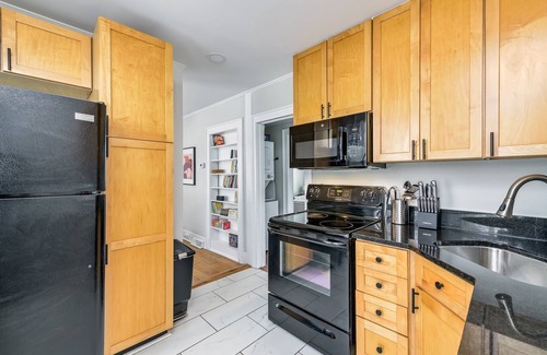 Winston - Salem House | Bright & Breezy near UNCSA & Downtown