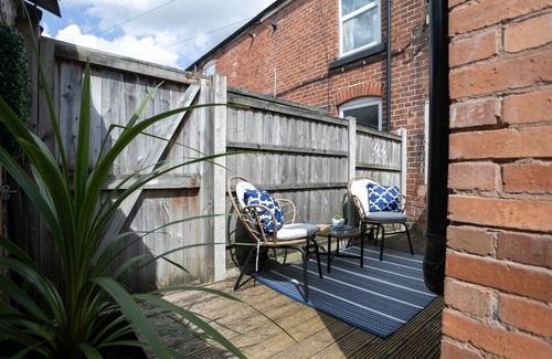 Chesterfield House | Bright Central 2BR Home: WiFi, Garden, Queens Park