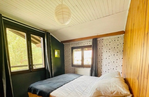 Forville Ski Chalet | Bright chalet with terrace and garden in Briançon