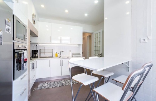 Lisbon Old Town Apartment | Bright City Centre, subway at 10m, 6 Rooms, 18 pax