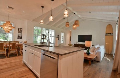 Osprey Village House | Bright & Comfortable Florida Cottage, Within 15 Min to Siesta and Nokomis Beach