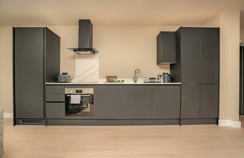 Bloxwich Apartment | Bright & Contemporary 2 Bed Flat in Birmingham