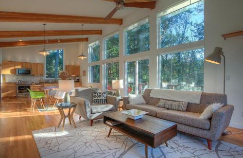 Eastsound House | Bright, Contemporary, Walk To Town & Beach