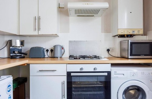 Southend-on-Sea Apartment | Bright & Cozy 2BR City Centre Nr High St by Everhome Ltd