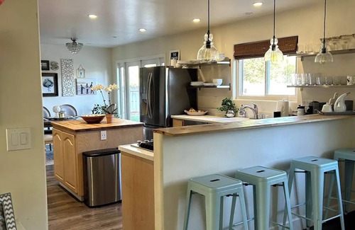 Salinas House | Bright cozy home10 minutes from Monterey and Carmel!