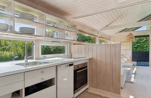 Jægerspris House | Bright, cozy summer house directly by the fjord