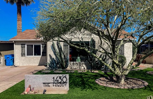 Encanto House | Bright dog-friendly home with large yard, outdoor projector, smart TVs, & W/D