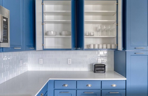 Knollwood On The Colorado River Apartment | Bright East Austin 2BR w/ Pool, Gym & W/D, nr nightlife, by Blueground