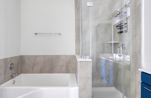 Knollwood On The Colorado River Apartment | Bright East Austin 2BR w/ Pool, Gym & W/D, nr nightlife, by Blueground