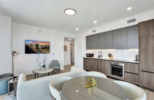 North Beach Condo | Bright & Elegant 2BR/2BA Getaway in Miami Beach