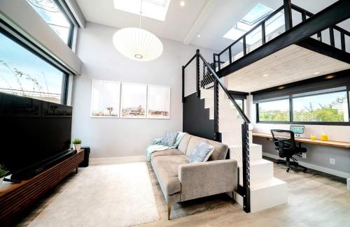 Mar Vista House | Bright European Loft In Venice Beach