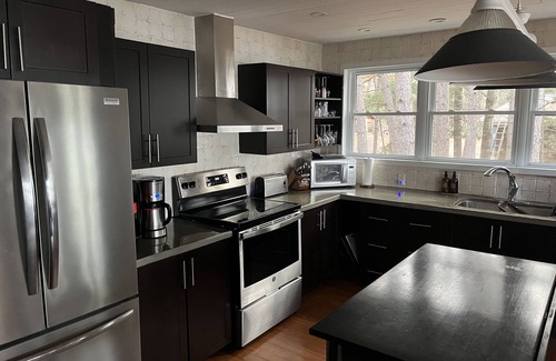 Killaloe Cottage | Bright family cottage on Round Lake with beautiful views!