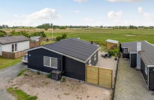 Mesinge House | Bright, family-friendly cottage with wood-burning stove, located only 100 to the sandy beach.