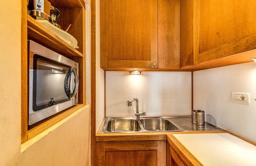 Rione XIV Borgo Apartment | Bright Flat by the Vatican