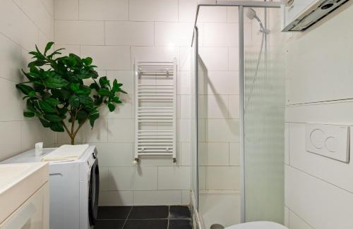 Brederode Apartment | Bright Flat near City Center 24hr Parking