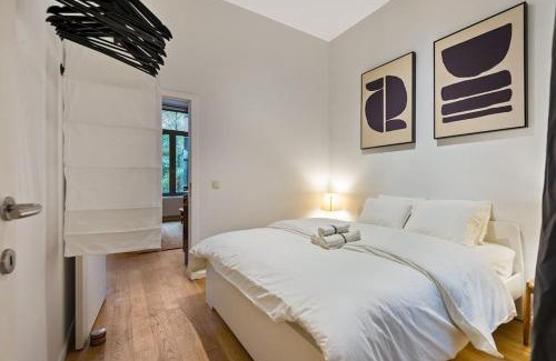 Brederode Apartment | Bright Flat near City Center 24hr Parking